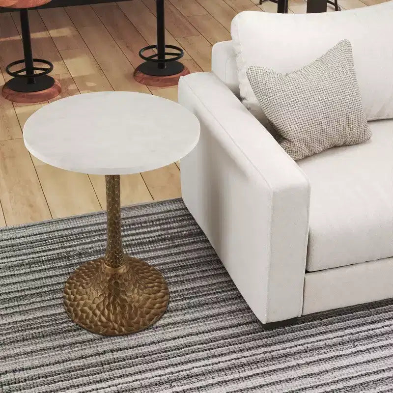 Table d'appoint ronde en marbre blanc – Piétement en aluminium coulé martelé, hauteur 52 cm