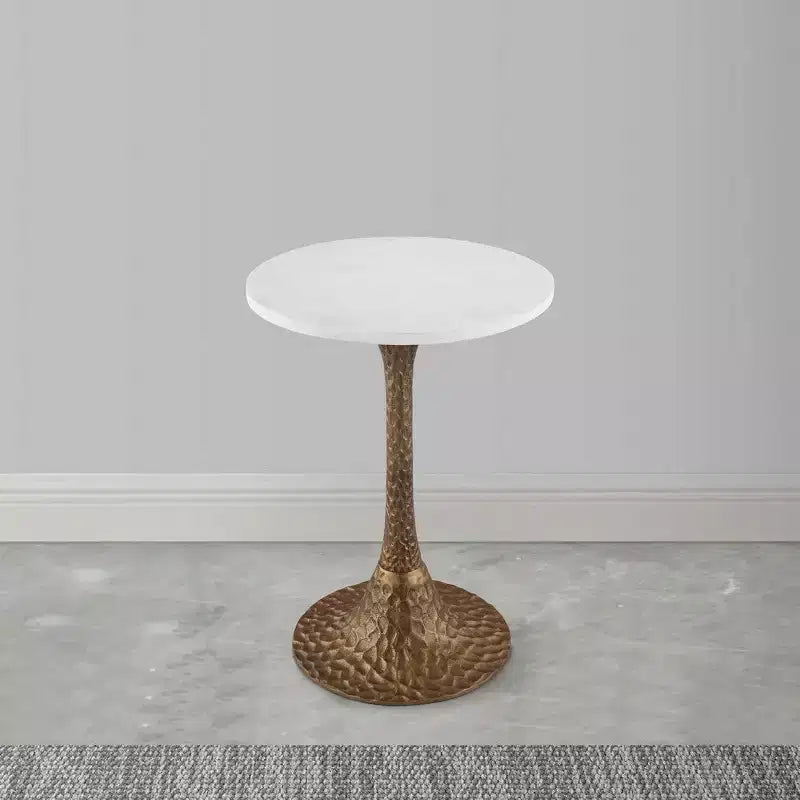 Table d'appoint ronde en marbre blanc – Piétement en aluminium coulé martelé, hauteur 52 cm