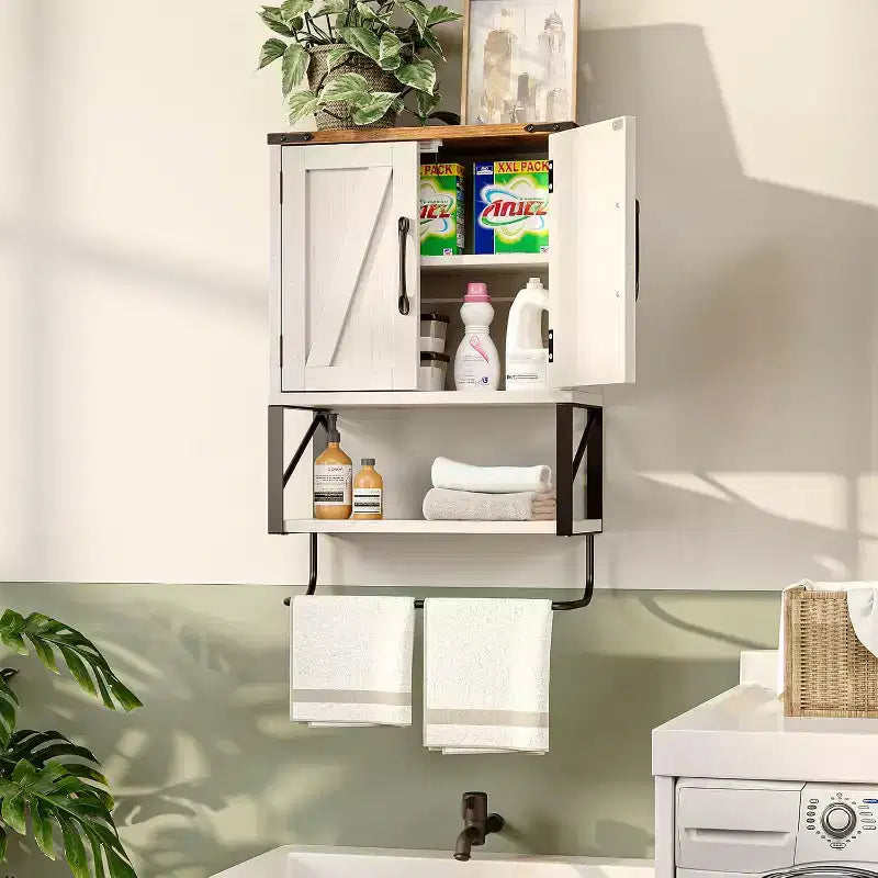 Meuble de rangement mural de salle de bain avec porte-serviettes, petit meuble à pharmacie de style ferme, rangement au-dessus des toilettes avec porte-serviettes, blanc rustique et marron