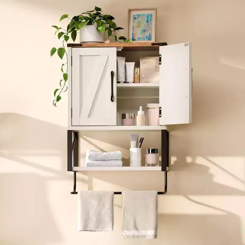 Meuble de rangement mural de salle de bain avec porte-serviettes, petit meuble à pharmacie de style ferme, rangement au-dessus des toilettes avec porte-serviettes, blanc rustique et marron