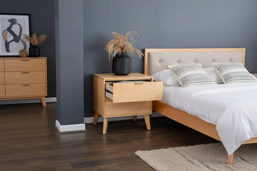 Table de chevet à 2 tiroirs – Fini bois naturel, MDF et bois d'hévéa, 25,25 po L × 26,5 po H